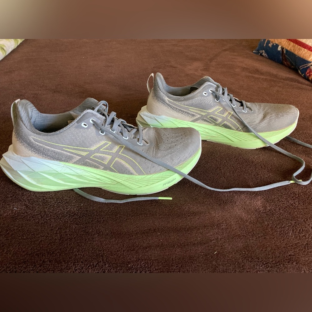 ASICS Novablast 4